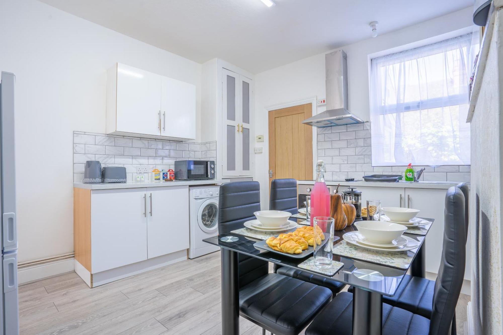 Stayzed E - Ng7 Free Wifi, Parking, Stylish House Near City Centre - Great For Tourists, Families, Contractors & Long Stays Nottingham Exterior photo